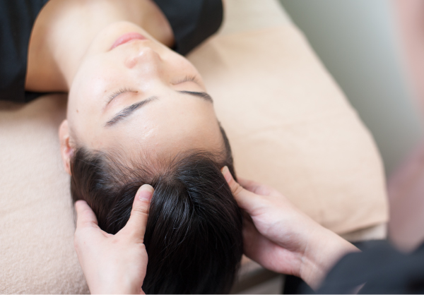 整えた歪みをチェックする様子